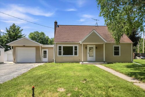 1109 11th Ave, Grafton, WI, 53024-1904 | Card Image