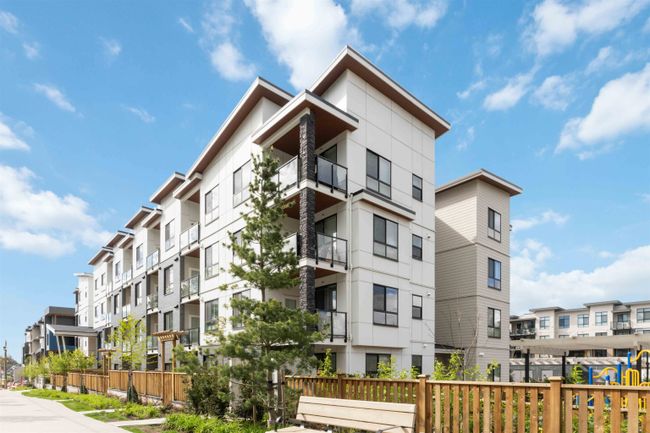 310 - 20362 72 B Avenue, Condo with 2 bedrooms, 2 bathrooms and 1 parking in Langley BC | Image 3
