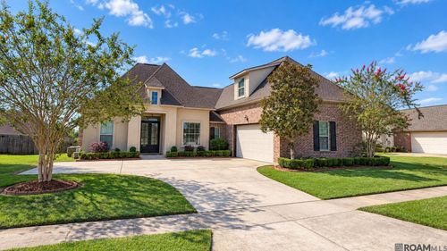 2958 Majestic Oaks Ave, Zachary, LA, 70791-3188 | Card Image