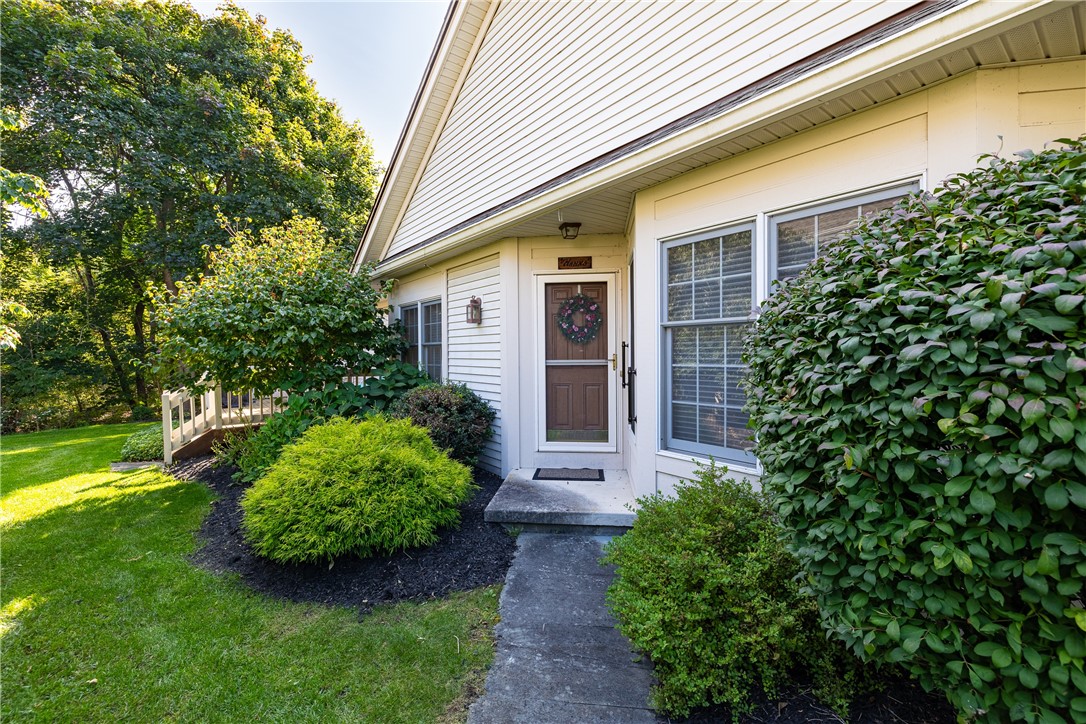 Fairvale Dr, Penfield, NY 14526