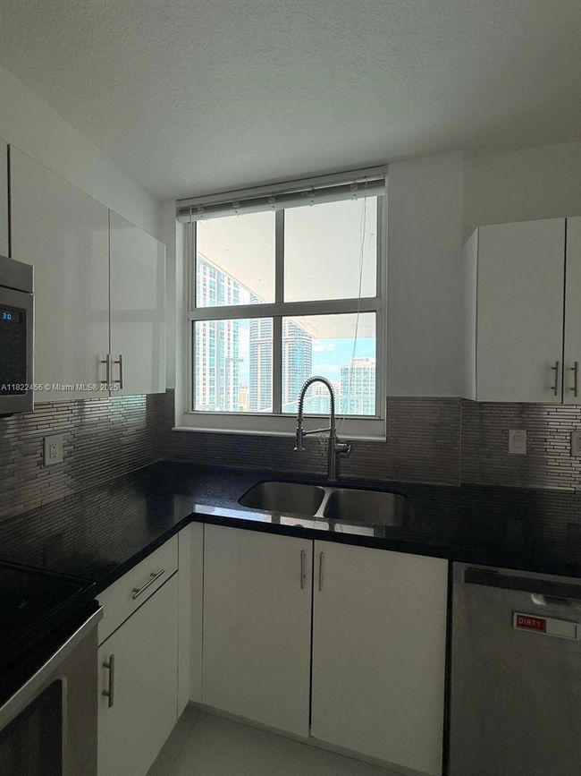 APT-3306 - 1250 S Miami Ave, Condo with 3 bedrooms, 2 bathrooms and null parking in Miami FL | Image 12