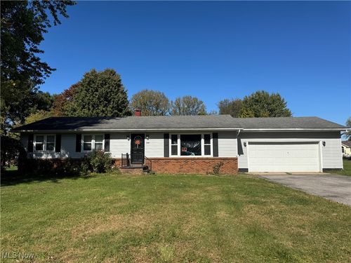 3241 Forest Dr, Conneaut, OH, 44030 | Card Image