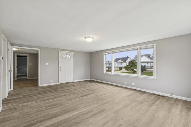 108 S 8 Th St, Home with 0 bedrooms, 0 bathrooms and 6 parking in Hebron OH | Image 4