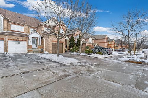 3979 Discovery Crt, Mississauga, ON, L5N7H8 | Card Image