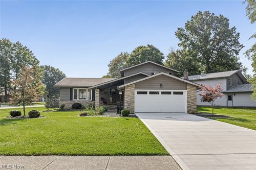 7879 Cresthill Dr, Seven Hills, OH, 44131-5101 | Card Image