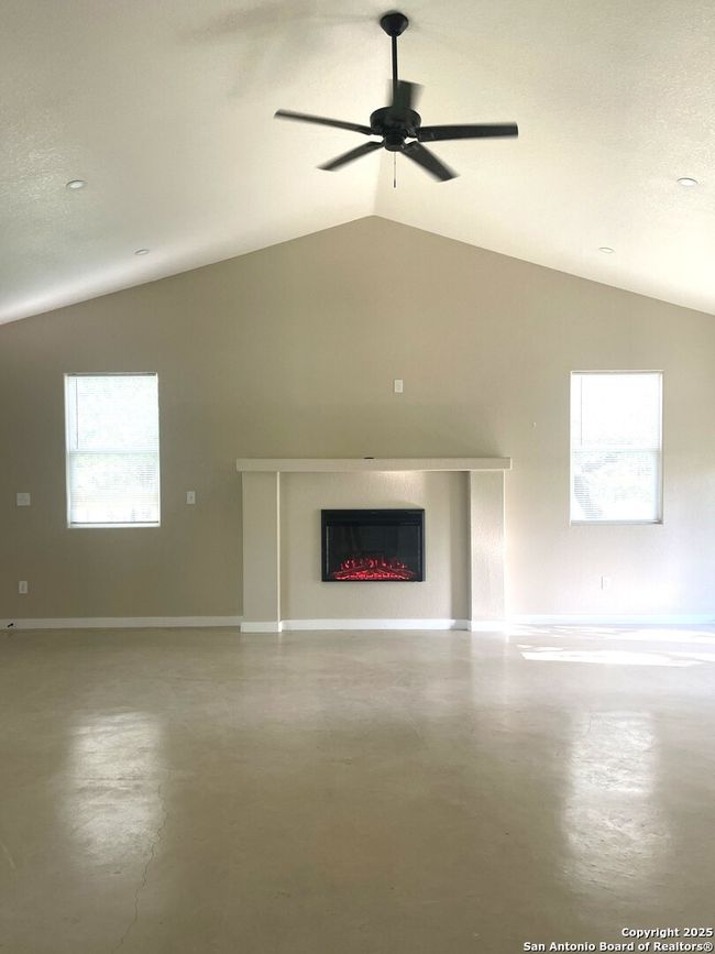 2 - 25617 Campbellton Rd, House other with 3 bedrooms, 2 bathrooms and null parking in San Antonio TX | Image 4