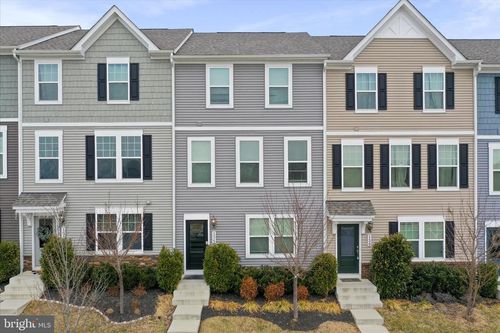 135 Presidents Pointe Ave, RANSON, WV, 25438-4812 | Card Image