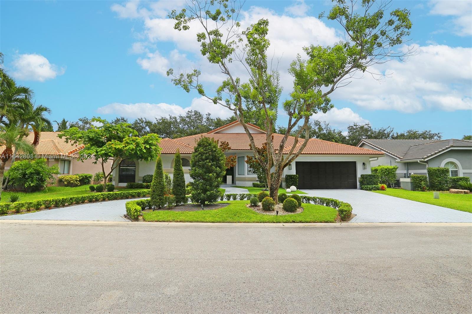 Oakmont Ter, Coral Springs, FL 33071