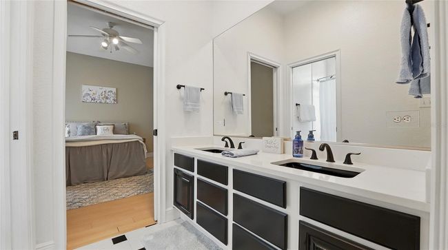 Jack and Jill bathroom | Image 34