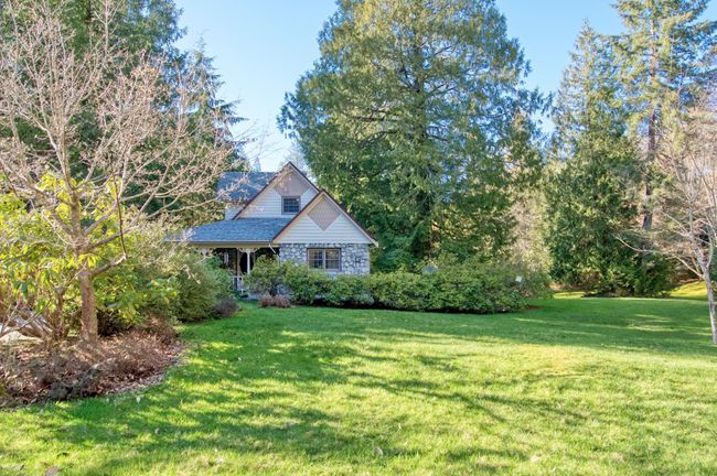 5487 Brooks Road, House other with 4 bedrooms, 4 bathrooms and 6 parking in Halfmoon Bay BC | Image 2