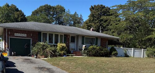 1534 Pine Acres Blvd, Bay Shore, NY, 11706-2430 | Card Image