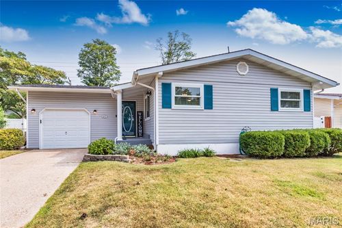 517 Aqua Ridge Dr, Saint Louis, MO, 63129-2704 | Card Image