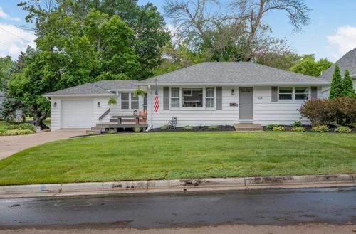 424 Tyler Ave S, Hopkins, MN, 55343-8427 | Card Image