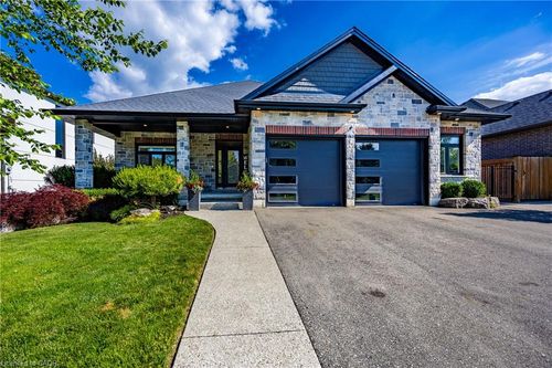 139 New Lakeshore Rd, Port Dover, ON, N0A1N3 | Card Image