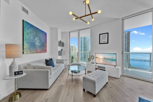 t-1708-300 S Biscayne Blvd, Miami, FL, 33131-5367 | Card Image