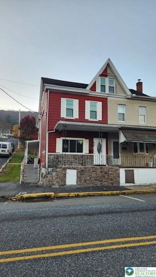 72 E Bacon St, Pottsville, PA, 17901-3902 | Card Image
