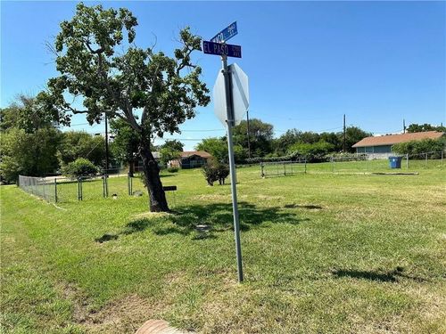 2713 El Paso Ave, Ingleside, TX, 78362-5719 | Card Image