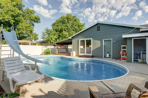 563 Nw 18th St, Ontario, OR, 97914-1382 | Card Image