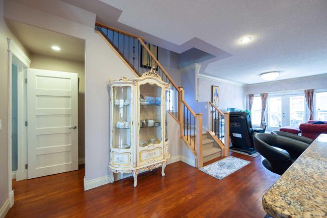 940 40 Street Sw, Home with 4 bedrooms, 3 bathrooms and 2 parking in Calgary AB | Image 8