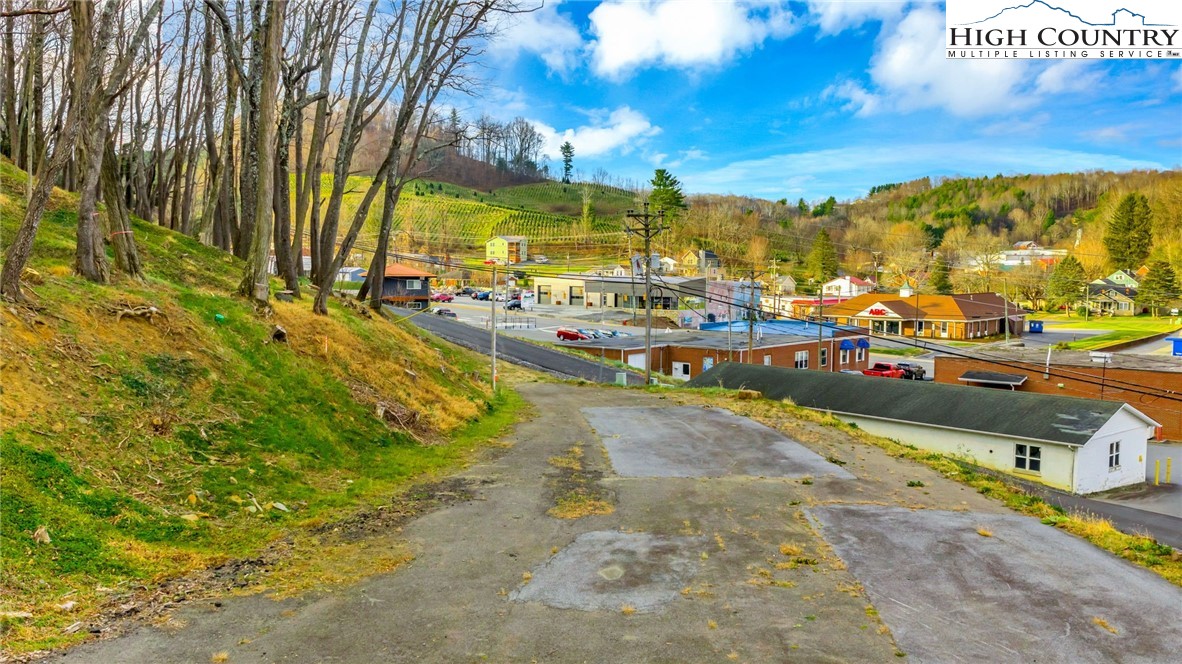 Land in West Jefferson