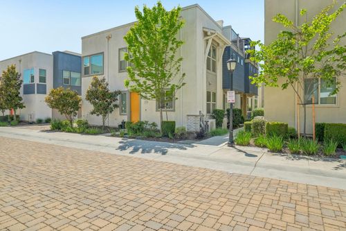 228 Box Lane, Sacramento, CA, 95818 | Card Image