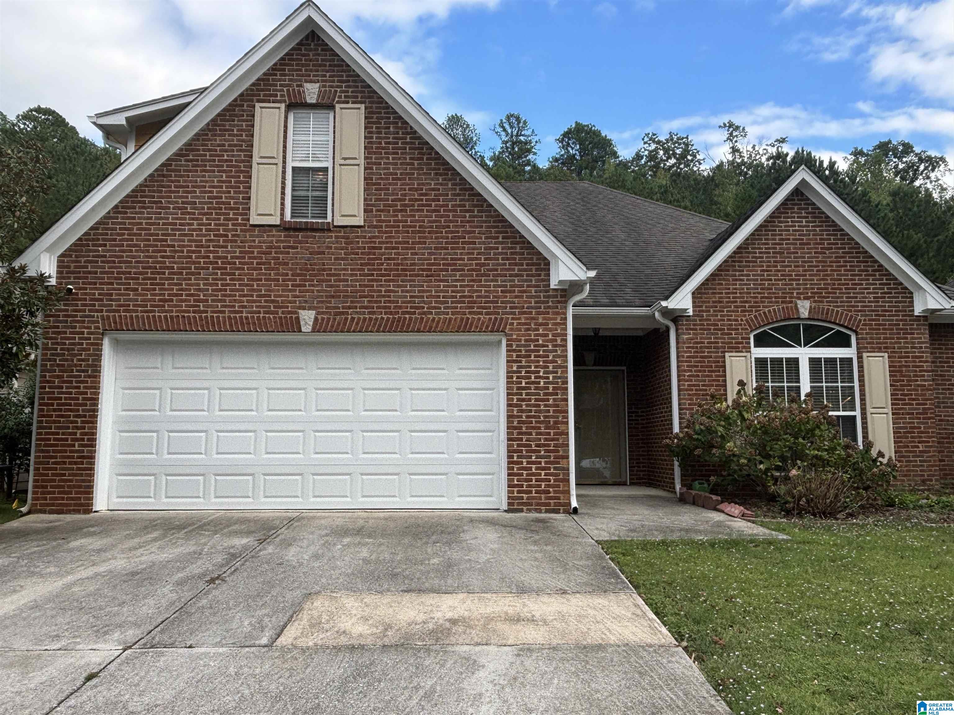 Cove Ln, Pelham, AL 35124