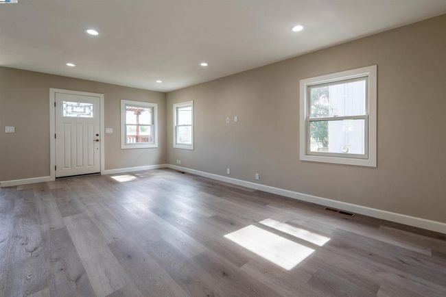 18355 Carlton Ave, House other with 2 bedrooms, 1 bathrooms and null parking in Castro Valley CA | Image 19