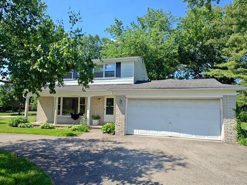 3385 Muerknoll Dr, Troy, MI, 48084-1632 | Card Image
