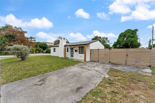 6161 Ne 7th Ave, Oakland Park, FL, 33334-3569 | Card Image