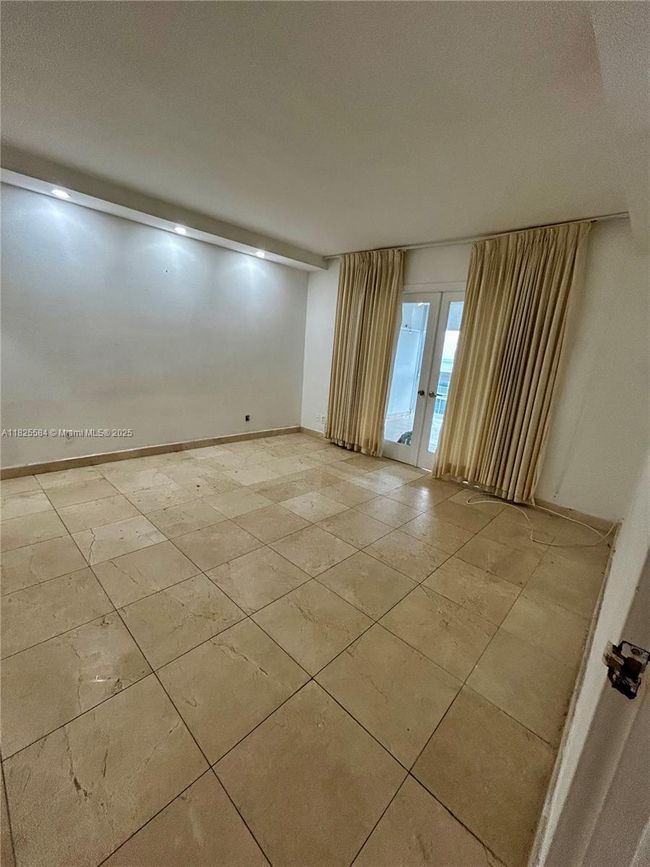 APT-514 - 5401 Collins Ave, Condo with 1 bedrooms, 2 bathrooms and null parking in Miami Beach FL | Image 37