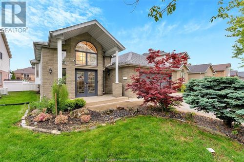 10884 Brentwood Cres, Windsor, ON, N8R2H8 | Card Image