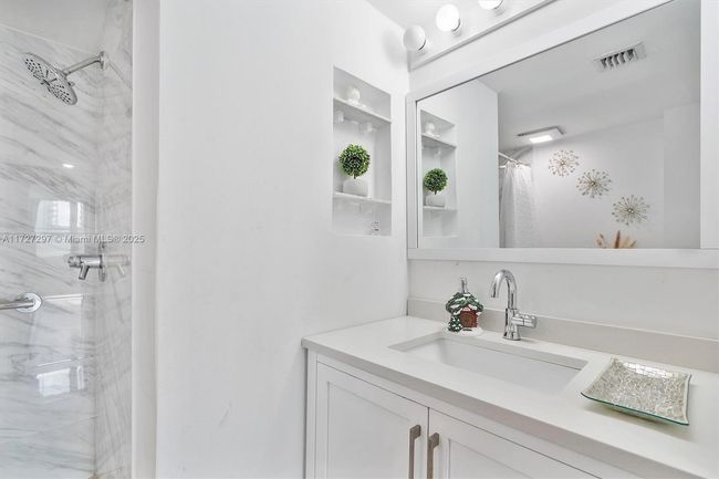 APT-603 - 1155 Brickell Bay Dr, Condo with 2 bedrooms, 2 bathrooms and null parking in Miami FL | Image 19