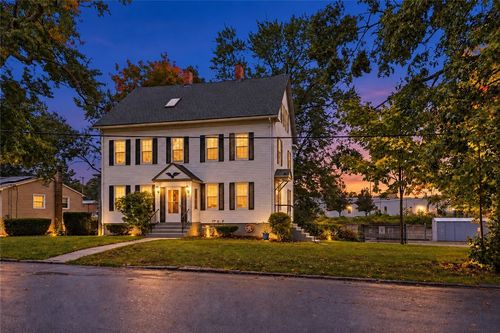 7 Broad St, Warwick, RI, 02888-2203 | Card Image