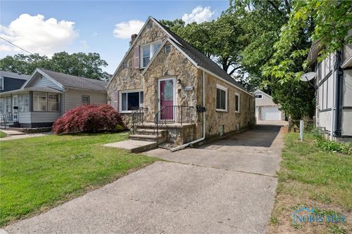 2624 Oak Grove Pl, Toledo, OH, 43613-3349 | Card Image