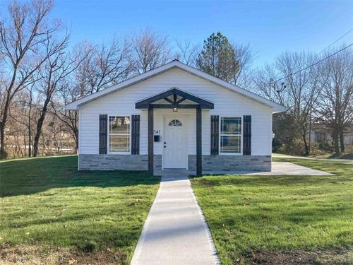 541 S Oak St, Nevada, MO, 64772-3529 | Card Image