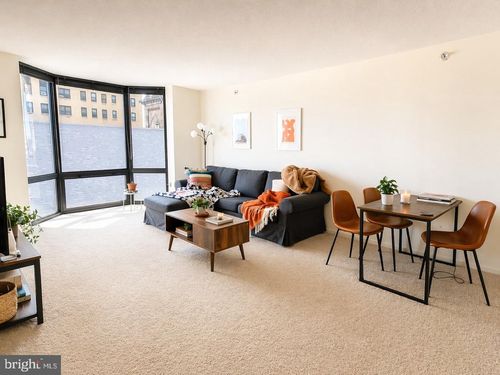 8k-2020 Walnut St, PHILADELPHIA, PA, 19103-5660 | Card Image