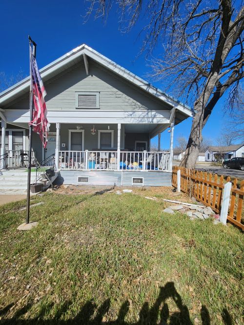 502 W 4th St, Taylor, TX, 76574-2810 | Card Image