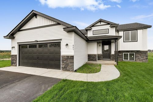 807 Prateria Ave, Avon, MN, 56310-2600 | Card Image