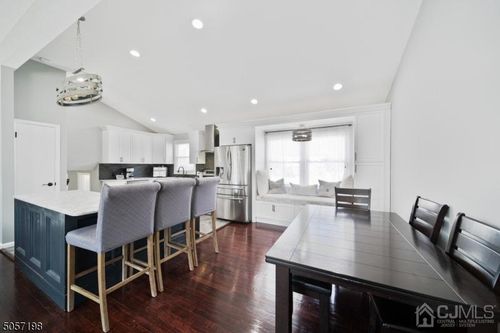 3 S Gate, Springfield, NJ, 07081-2448 | Card Image