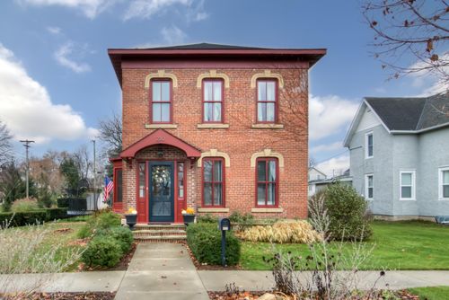 230 Main St E, Wabasha, MN, 55981-1423 | Card Image