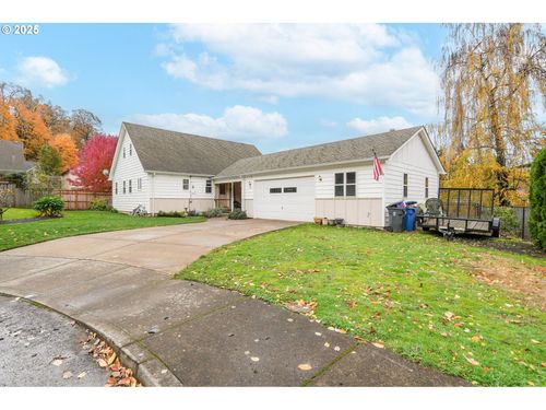 704 Cliff Ct, Silverton, OR, 97381-2149 | Card Image