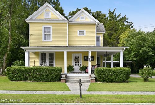 105 E Hargett St, Richlands, NC, 28574-8175 | Card Image