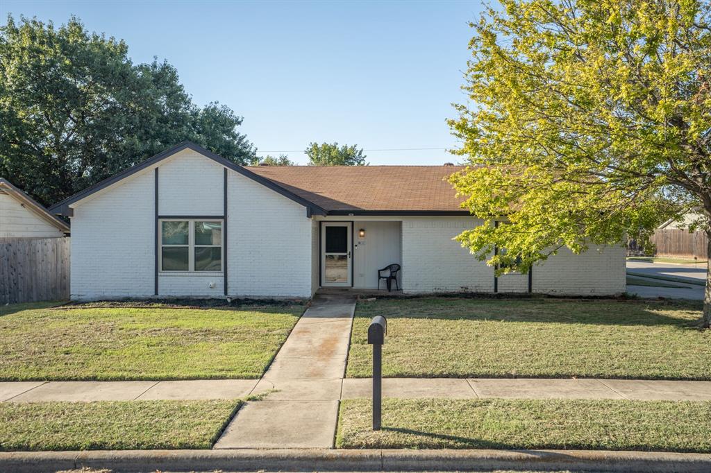 Judy Dr, Watauga, TX 76148