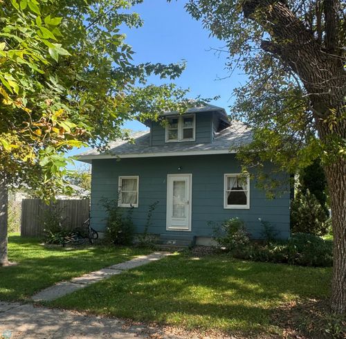 115 S Main St, Gwinner, ND, 58040-4103 | Card Image