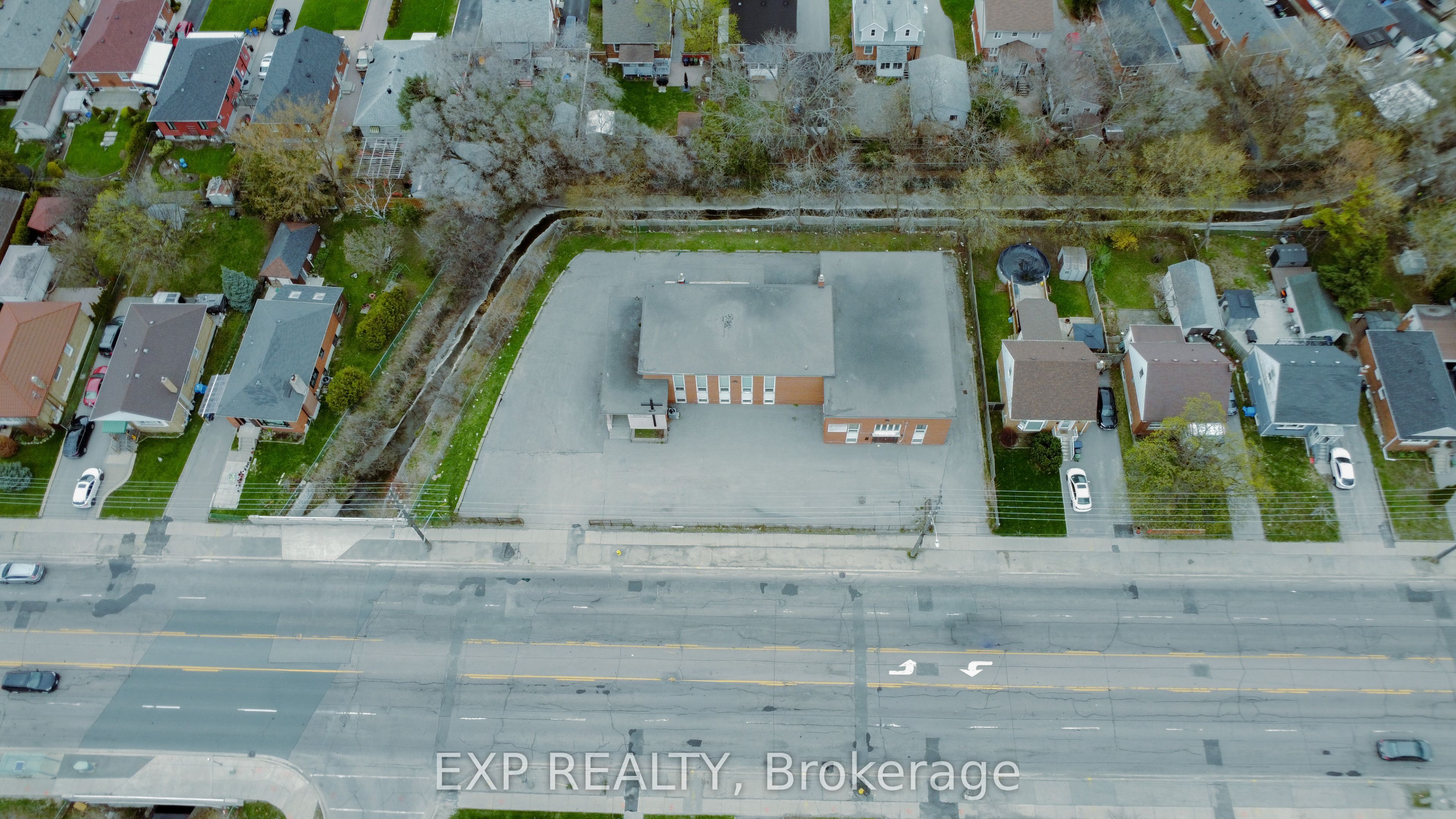 Commercial Sale in Toronto E04 5