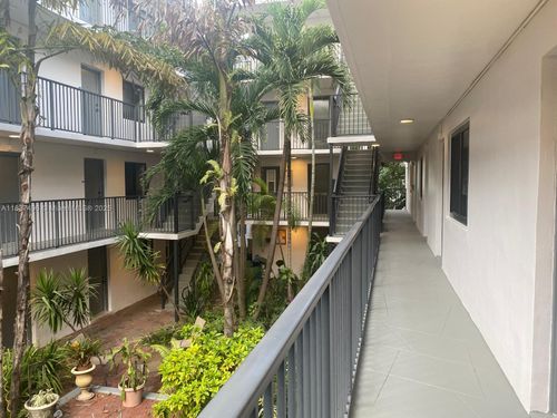 apt-s215-3242 Mary St, Coconut Grove, FL, 33133-5296 | Card Image