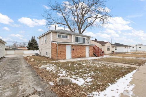 8120 Kennedy Ave, Highland, IN, 46322-1124 | Card Image