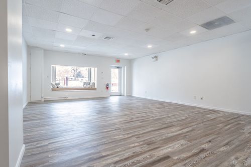 570 Putnam Pike, Greenville, RI, 02828-2128 | Card Image