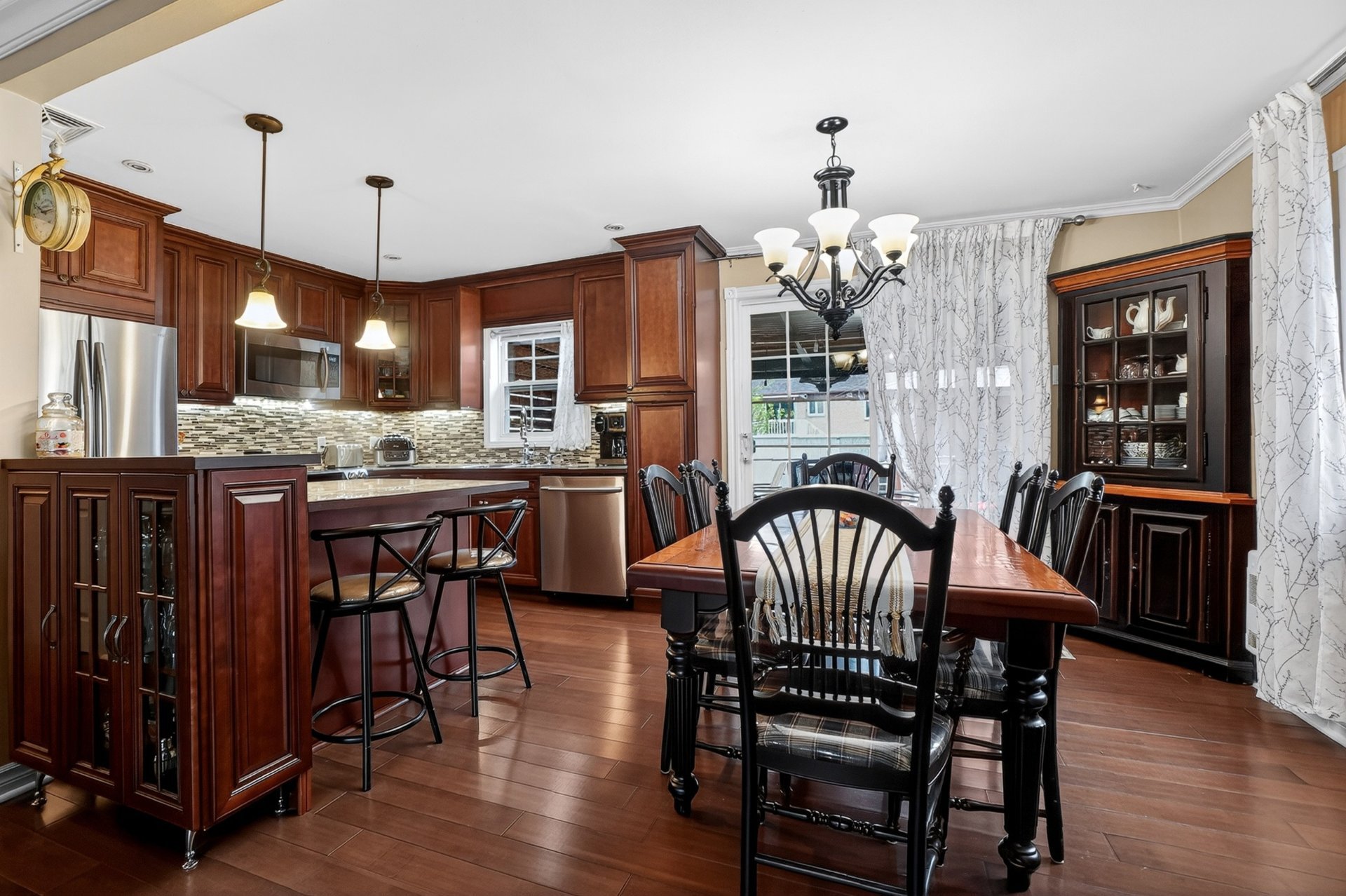 Residential in Longueuil (Saint-Hubert) 2