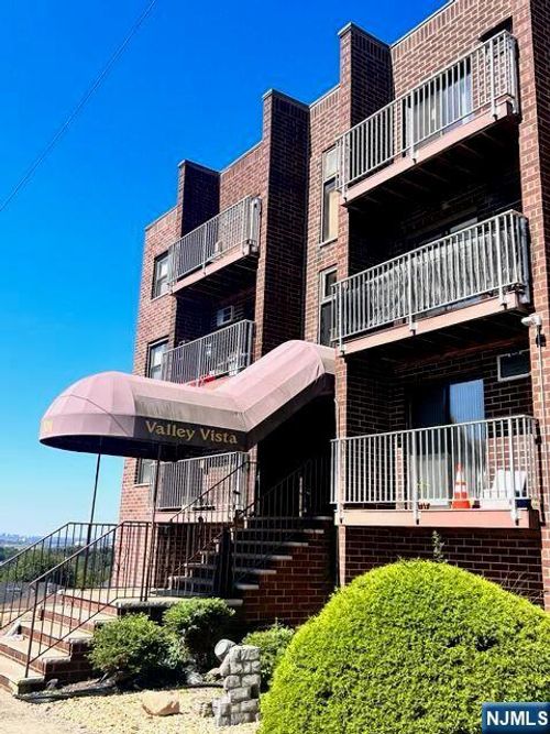 201 12th St, Palisades Park, NJ, 07650-2048 | Card Image